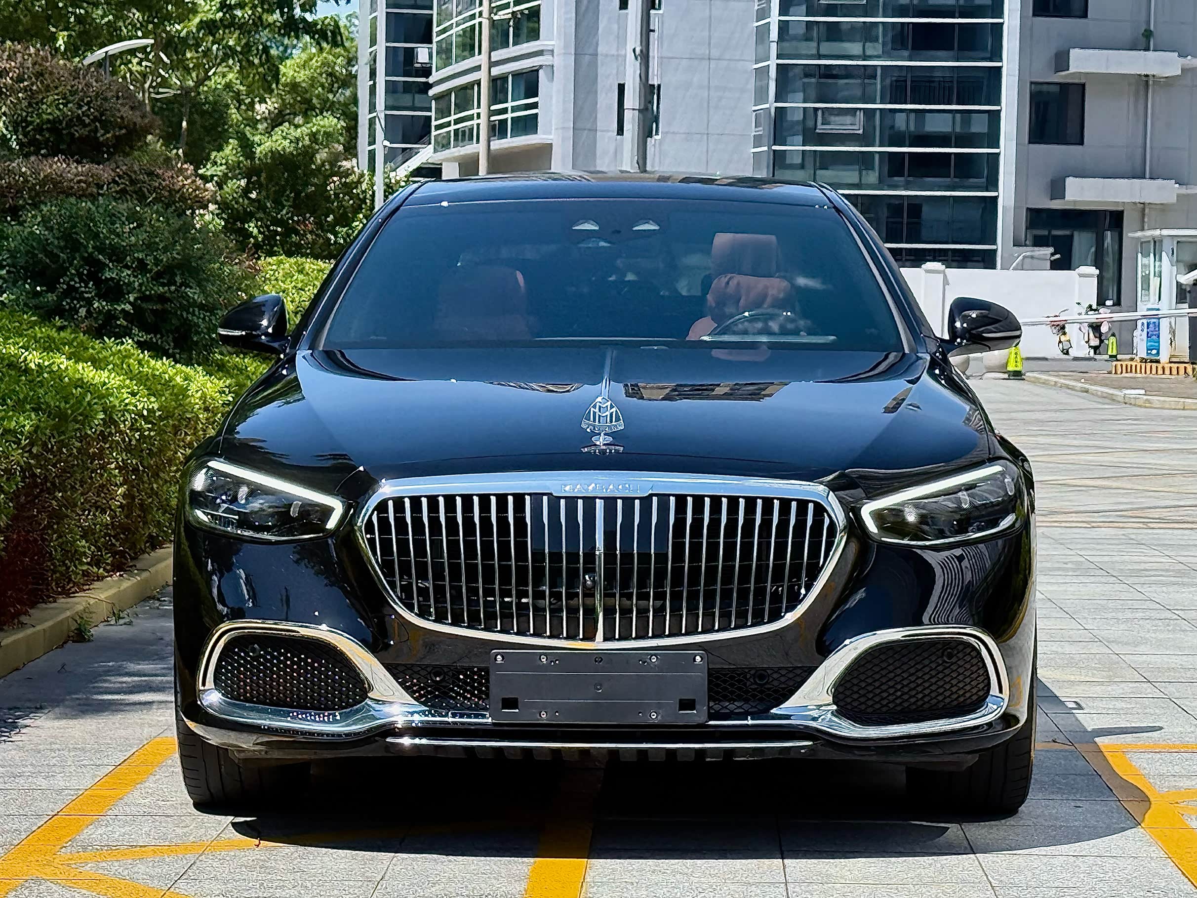 2022款迈巴赫S580现车独家包四座430万 现车售全国