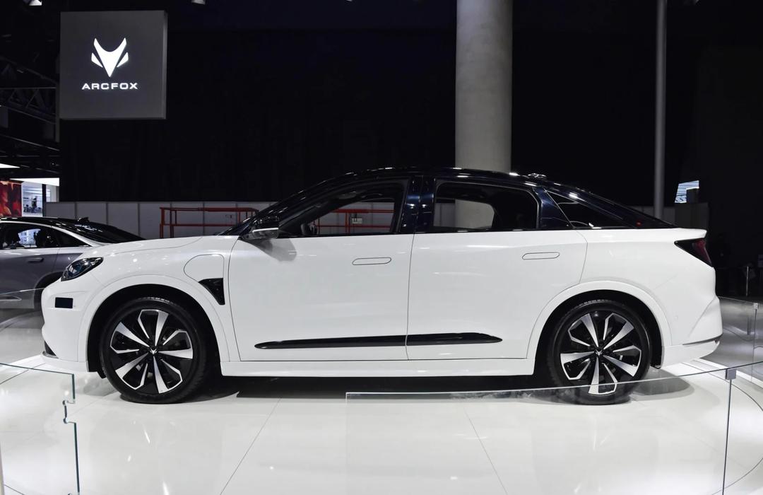 极狐阿尔法S6四驱版车型申报图 搭载华为双电机