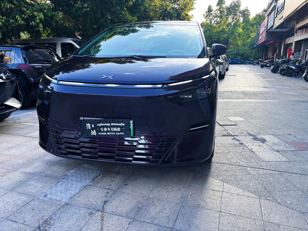 5台小鹏X9高速上120km/h自动绕行抛锚车 全程0追尾