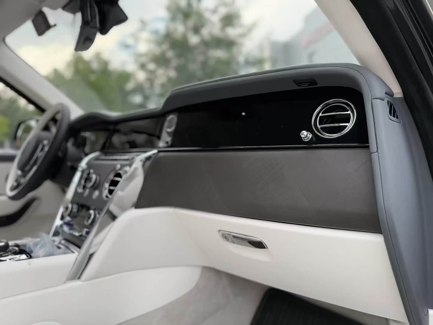 2024库里南让利150万 仅590万可入手