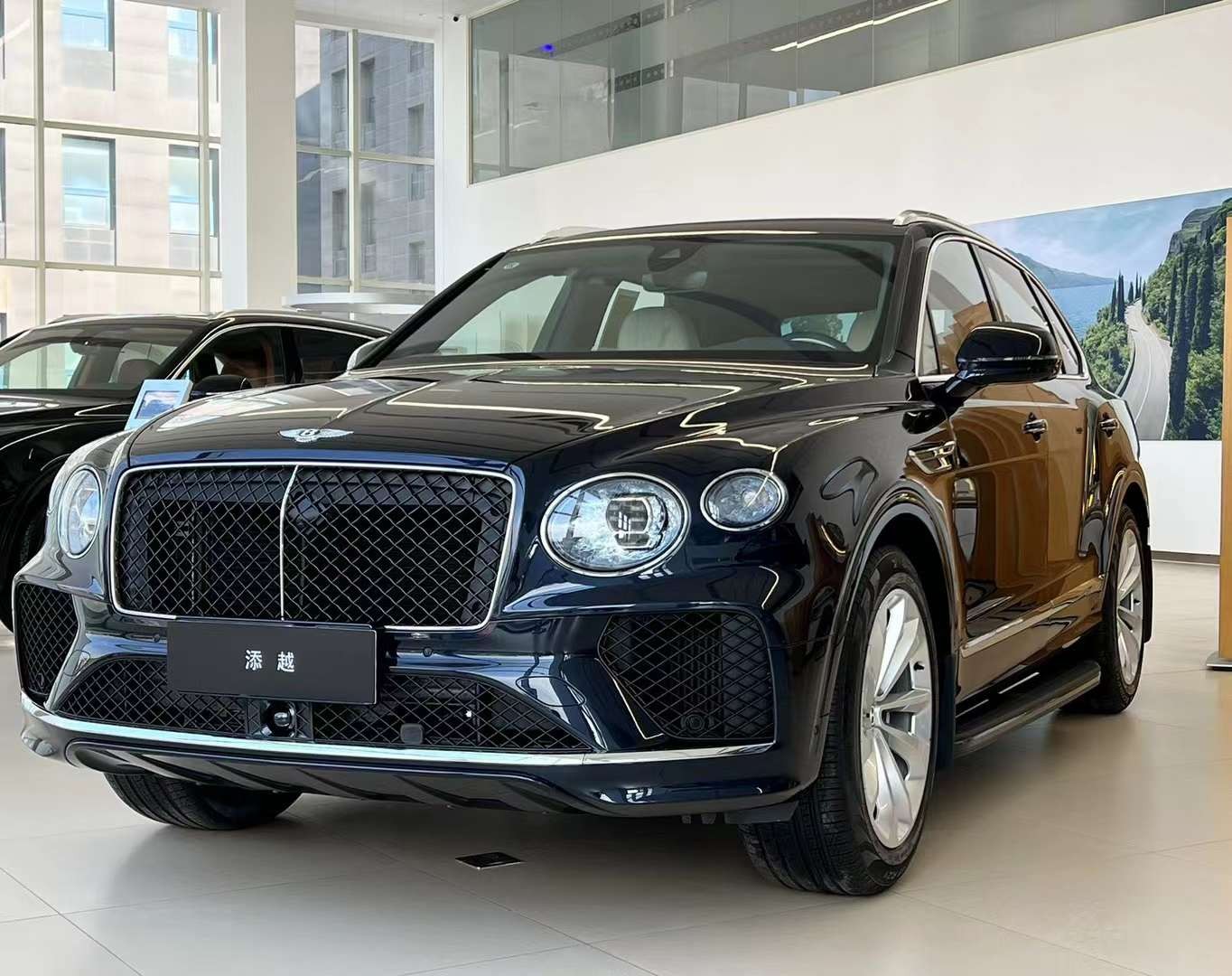 2024款宾利添越4.0V8外观内饰介绍 售全国
