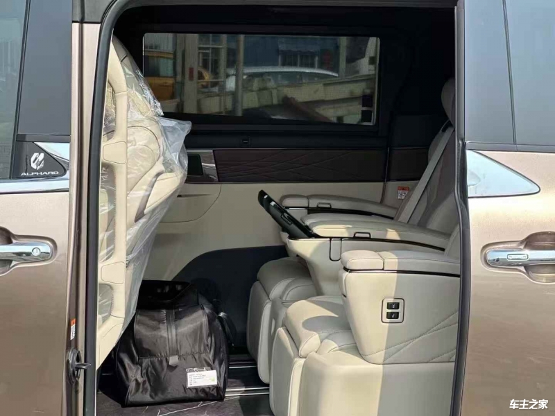 成都埃尔法亚洲版促销90万起 欢迎上门试驾