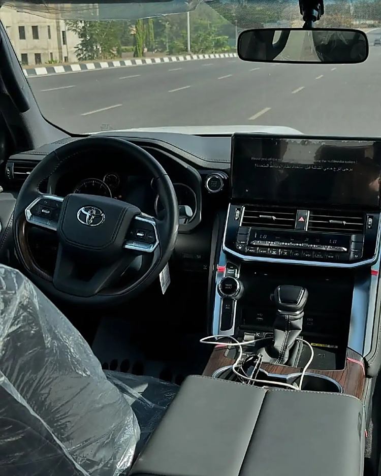 2025酷路泽70系列中东版提供试乘试驾 直降38.8万