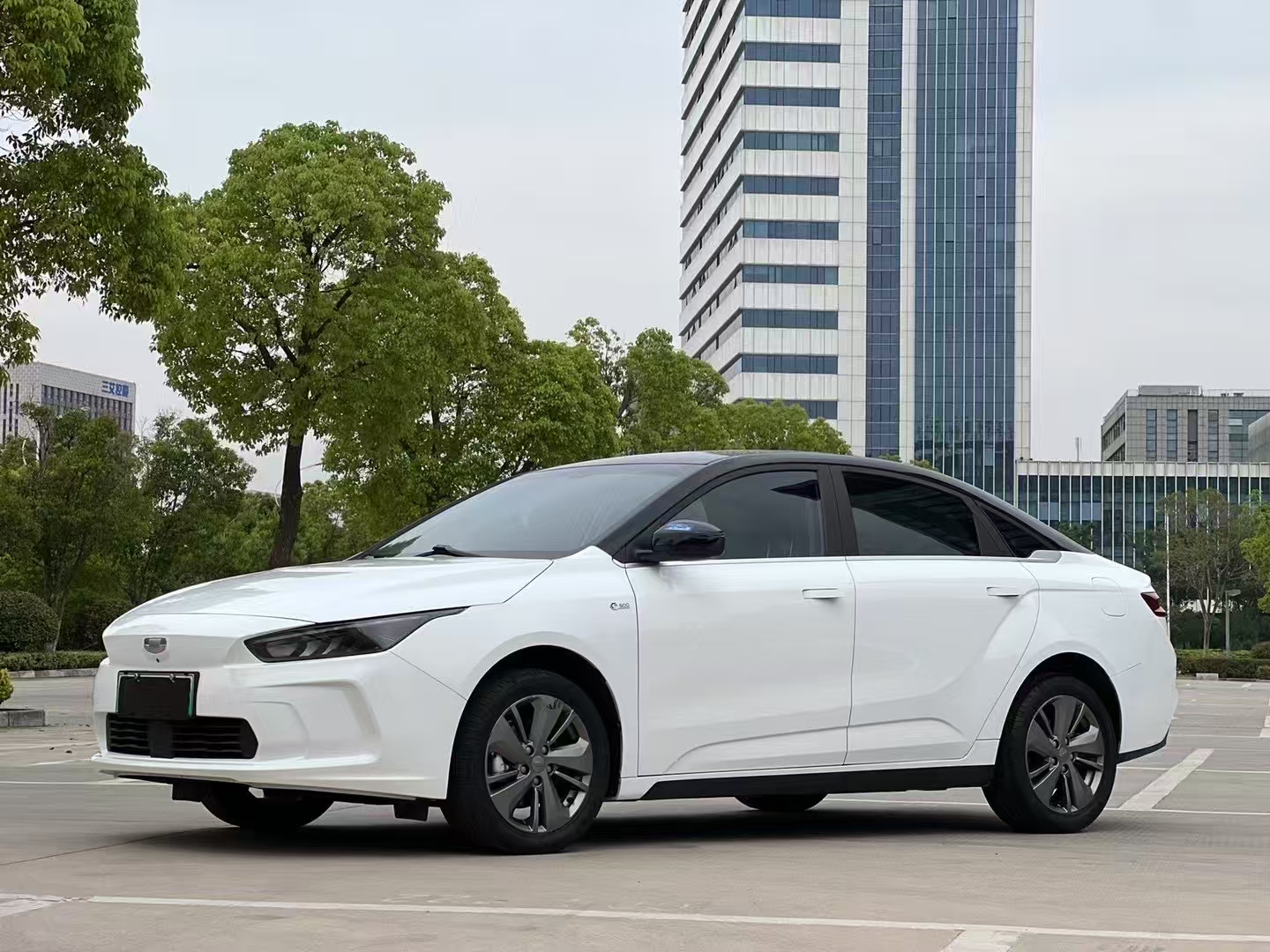 成都吉利几何G6最低11.98万起售 暂无优惠