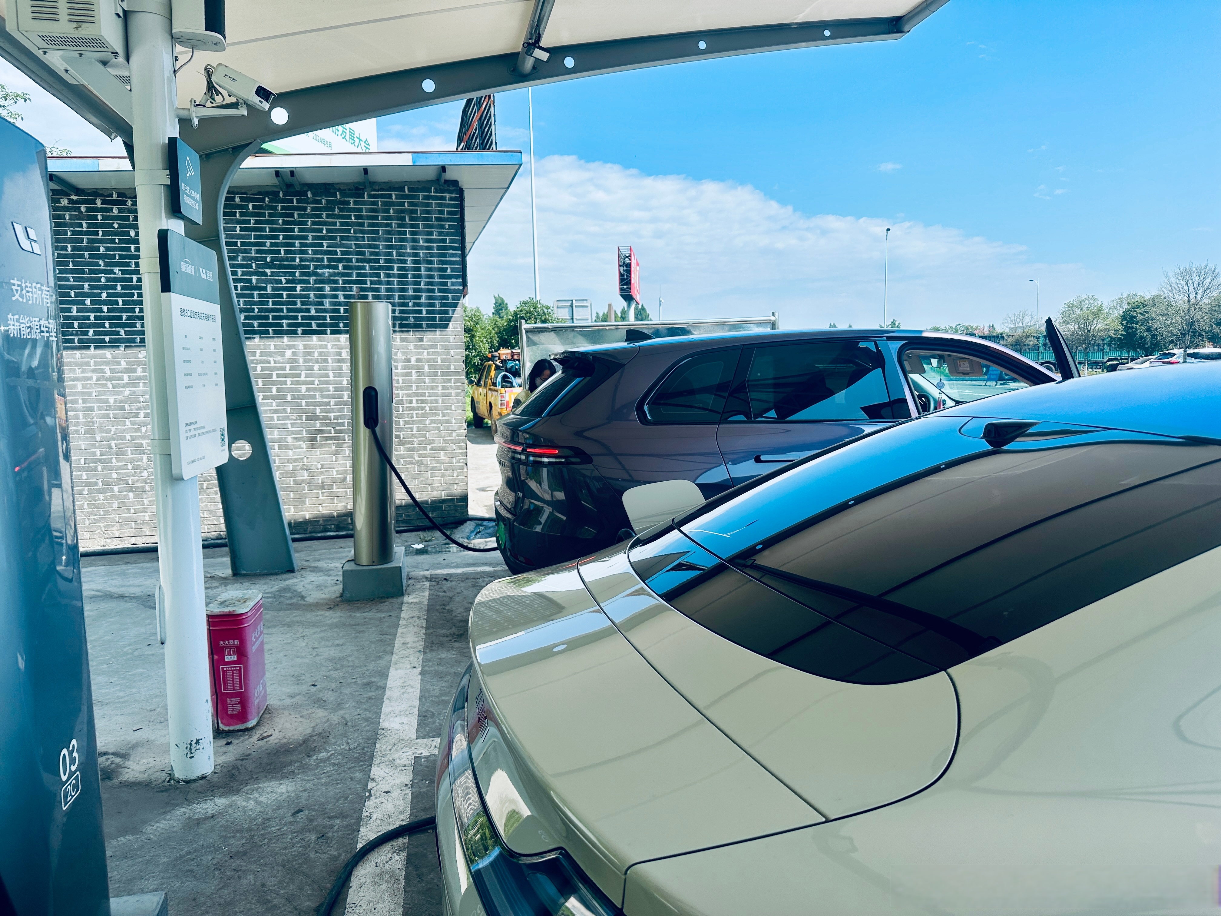 东风日产NX8实车 尺寸看齐零跑C16 800V架构+5C超充 上半年首发