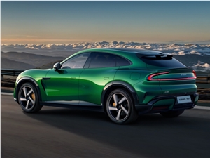 小米YU7首推7年低息购车政策：首付4.99万起 最高可省2.9万元