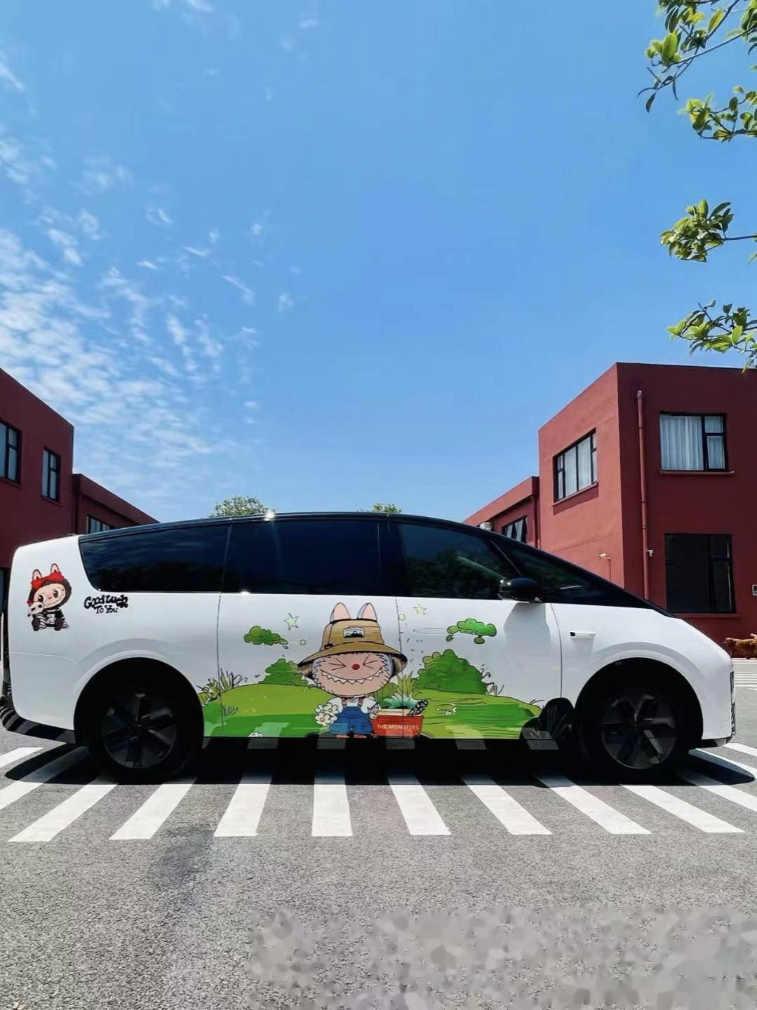 男子DIY世界上最小的新能源电车 理想MEGA座椅改装