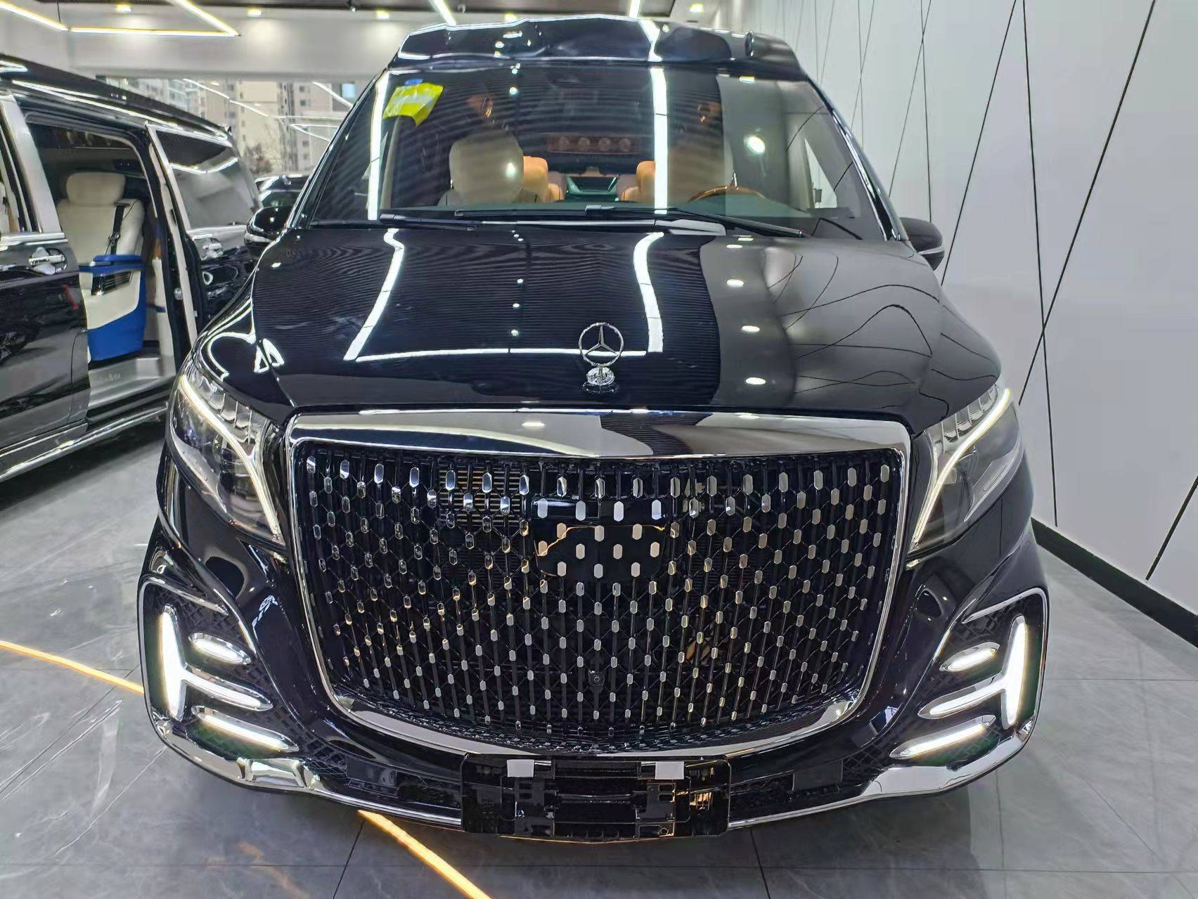 奔驰V260L限量版定制商务車，移动的宫殿，你喜欢吗？