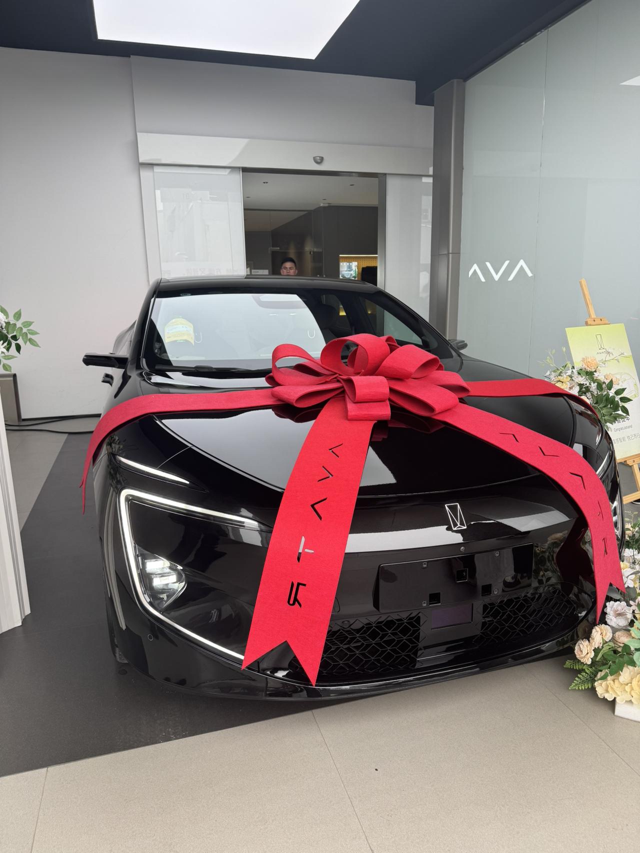 换装半隐藏式车门把手/起售价或30万起 新款阿维塔12实车曝光