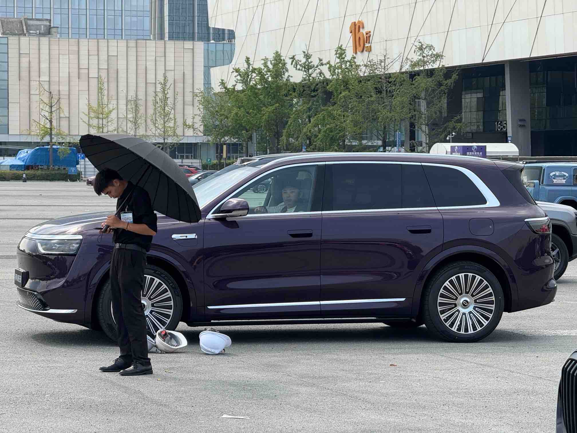 3月10日全球首秀 提供8座布局 国产全新纯电奔驰VLE谍照