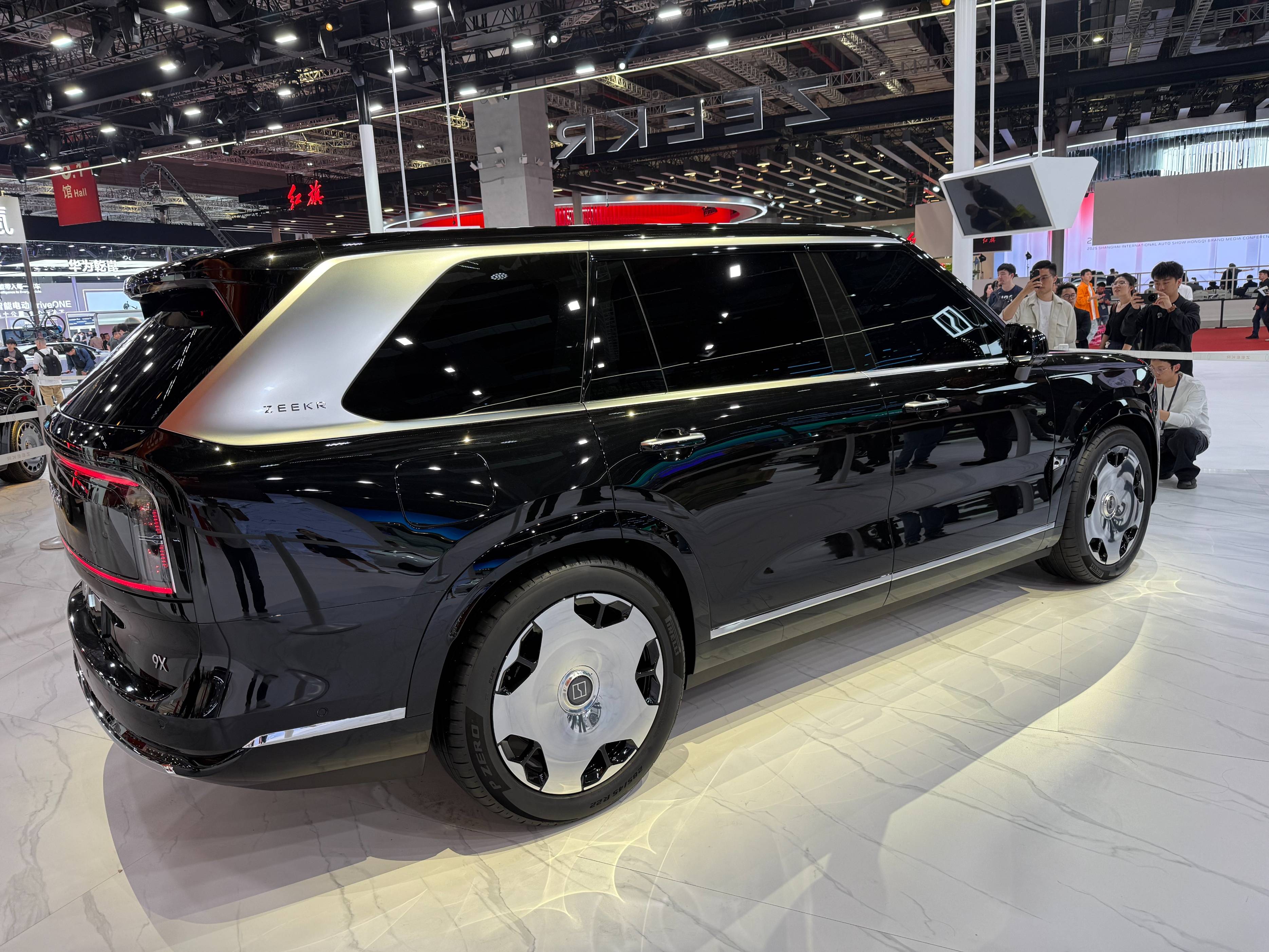 成都库里南价格最低626万起售 欢迎上门试驾