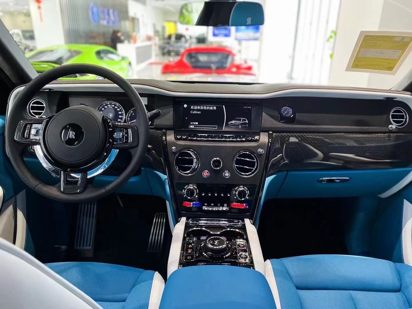 成都库里南价格最低626万起售 欢迎上门试驾