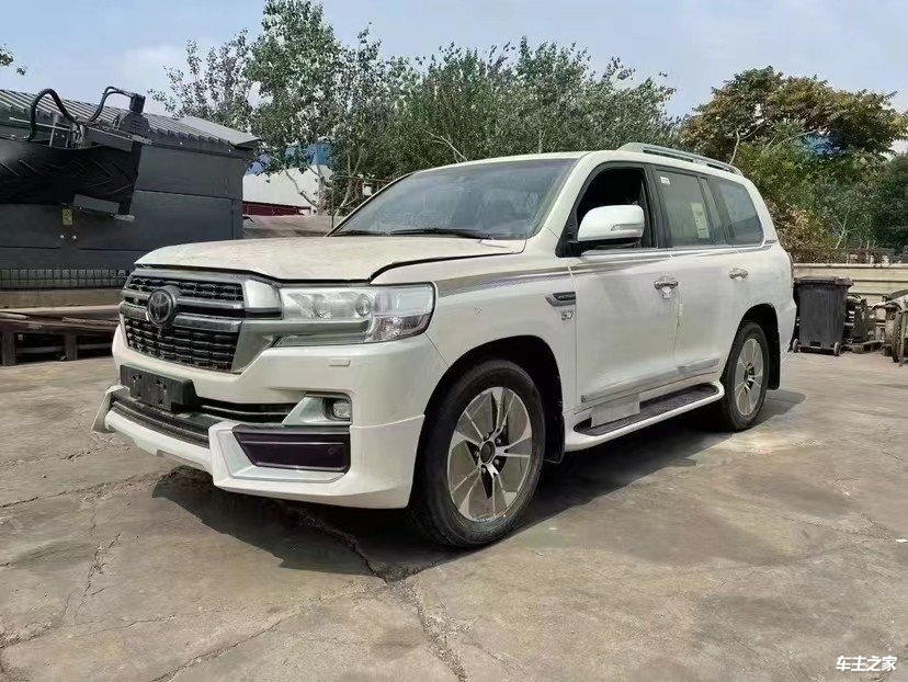 酷路泽5700展厅现车价格优惠中