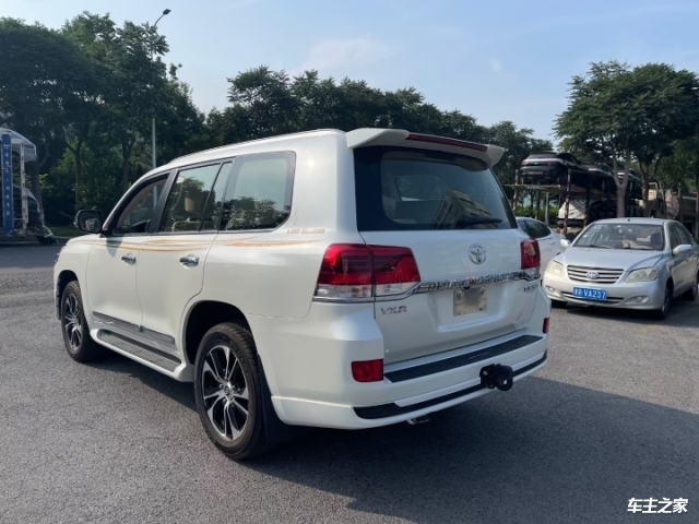 酷路泽5700展厅现车价格优惠中