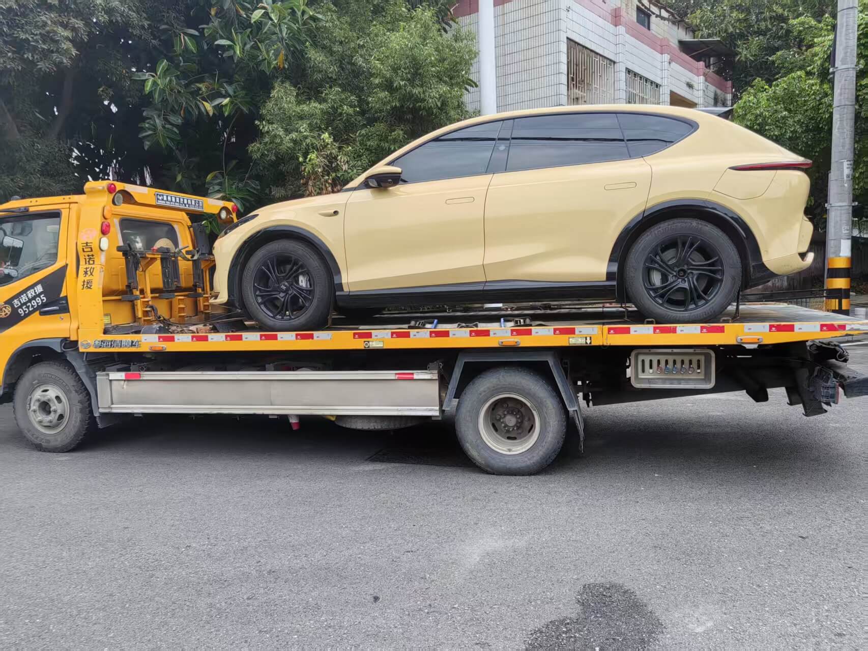 “拖车侠”！央视点赞武汉坦克500车主：暴雪中救援3小时拖出十余辆趴窝车