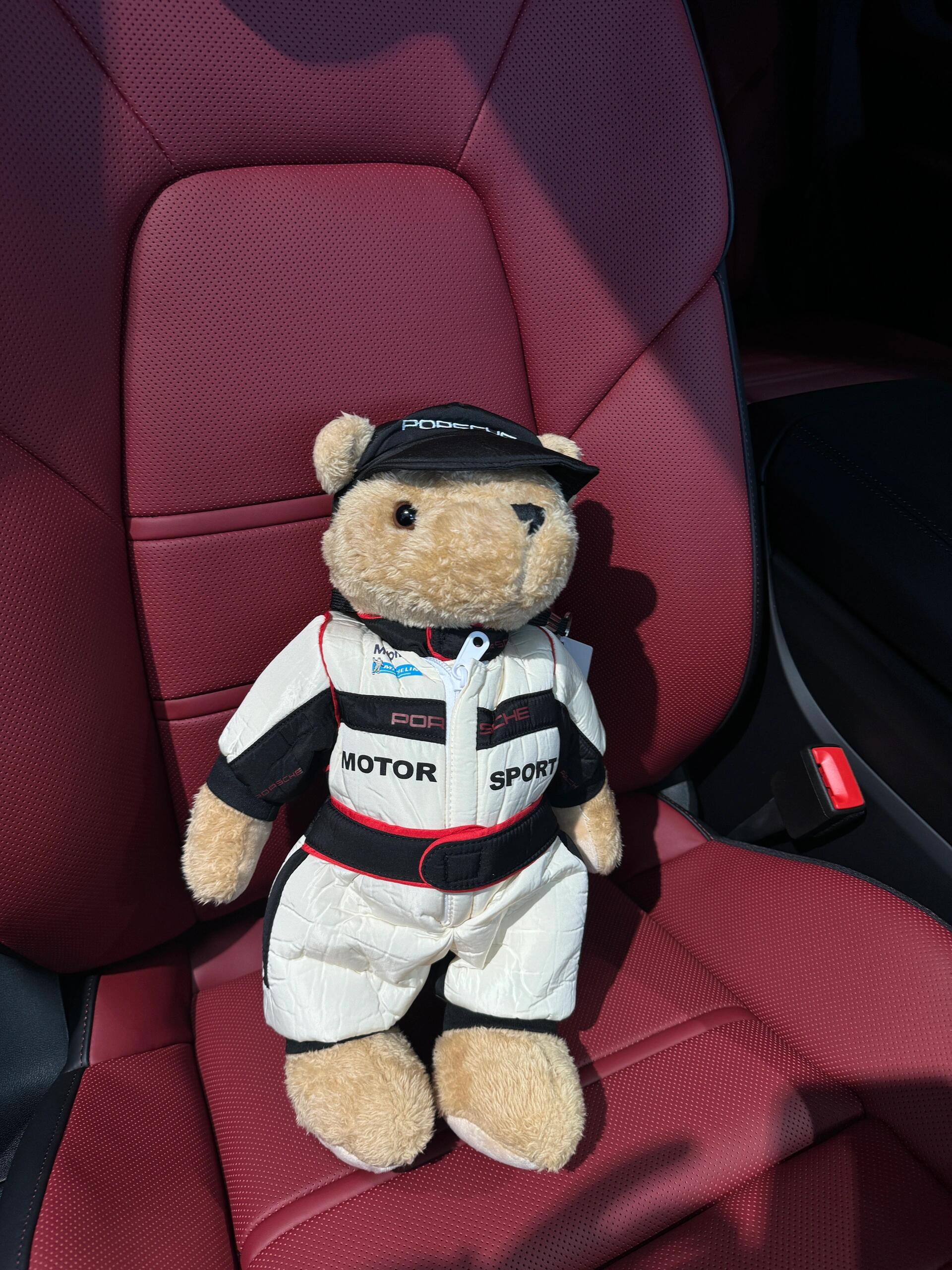 成都Cayenne新能源售价87.80万起 暂无优惠