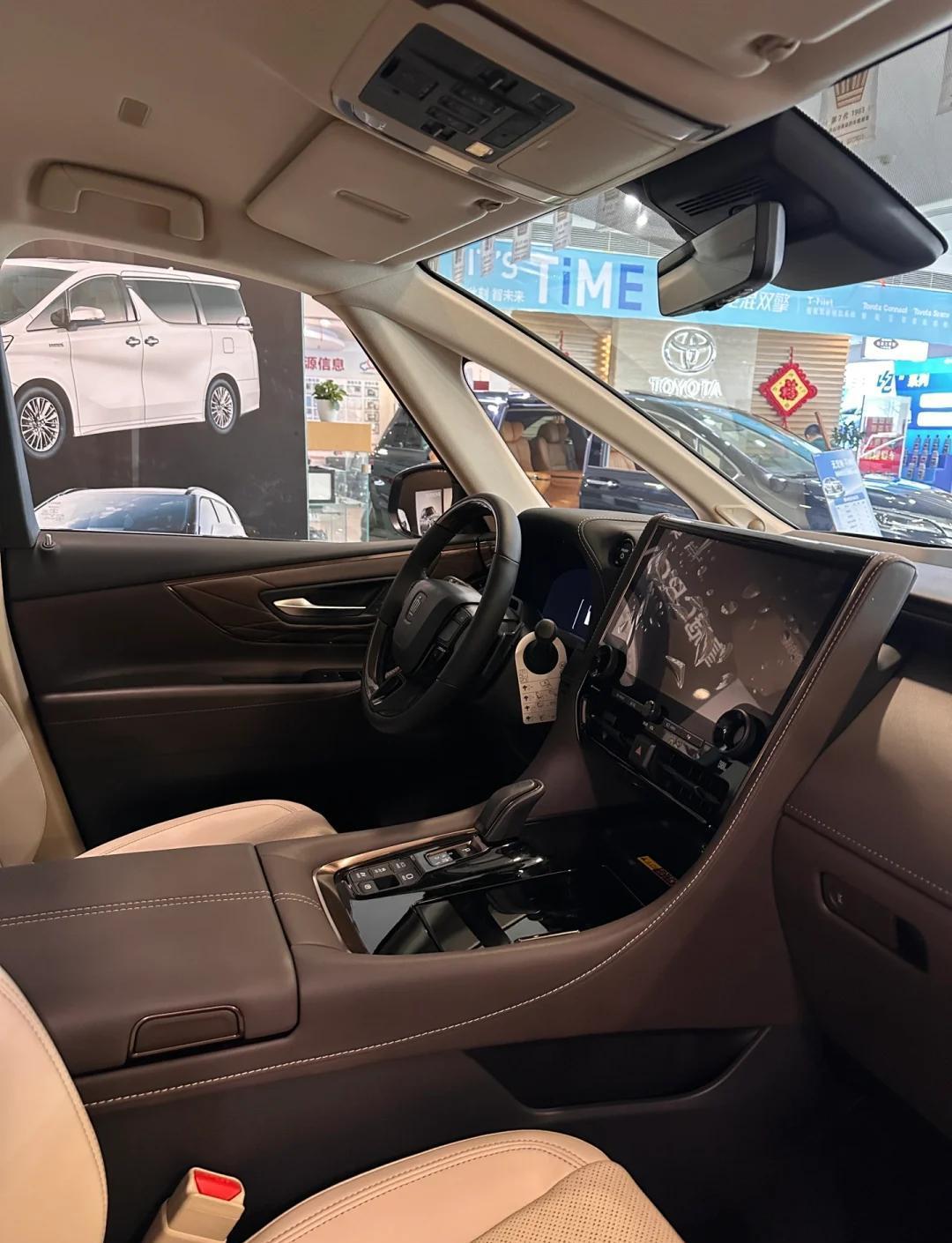 威尔法最新报价90万起 欢迎试乘试驾