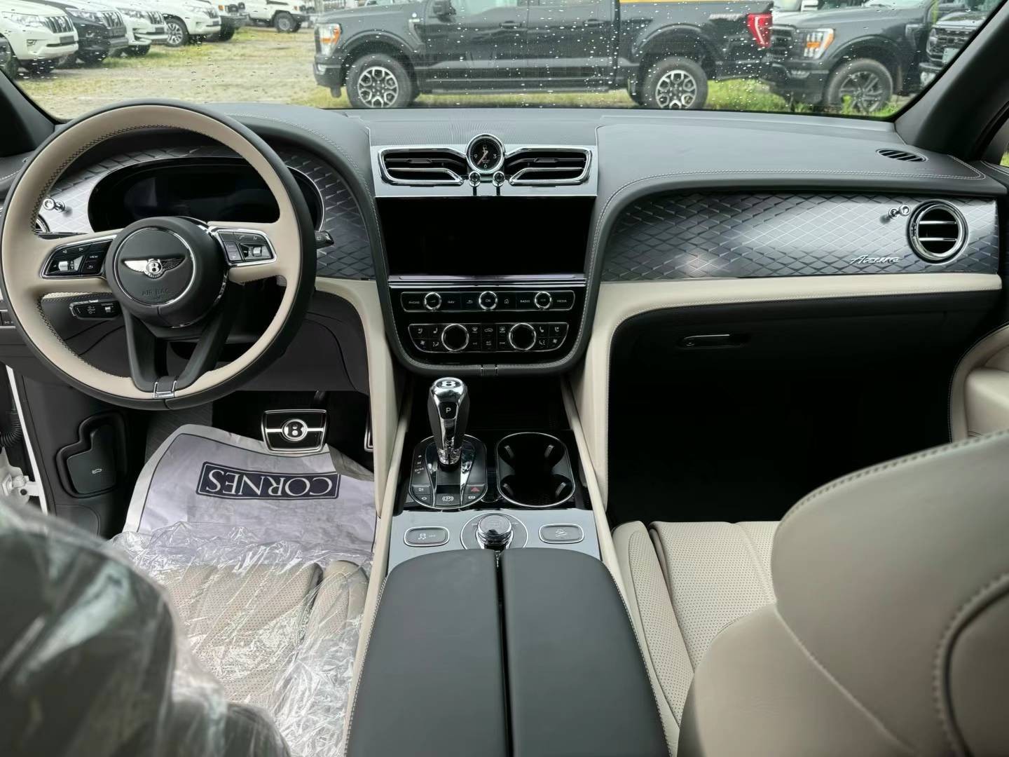 成都添越目前售价203万起 欢迎上门试驾