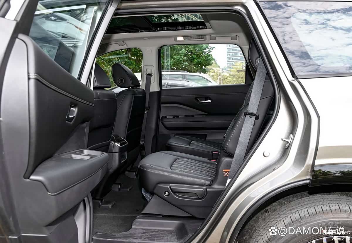 纯电版汉兰达! 丰田全新SUV内饰预告图发布:采用2+2+2座椅布局