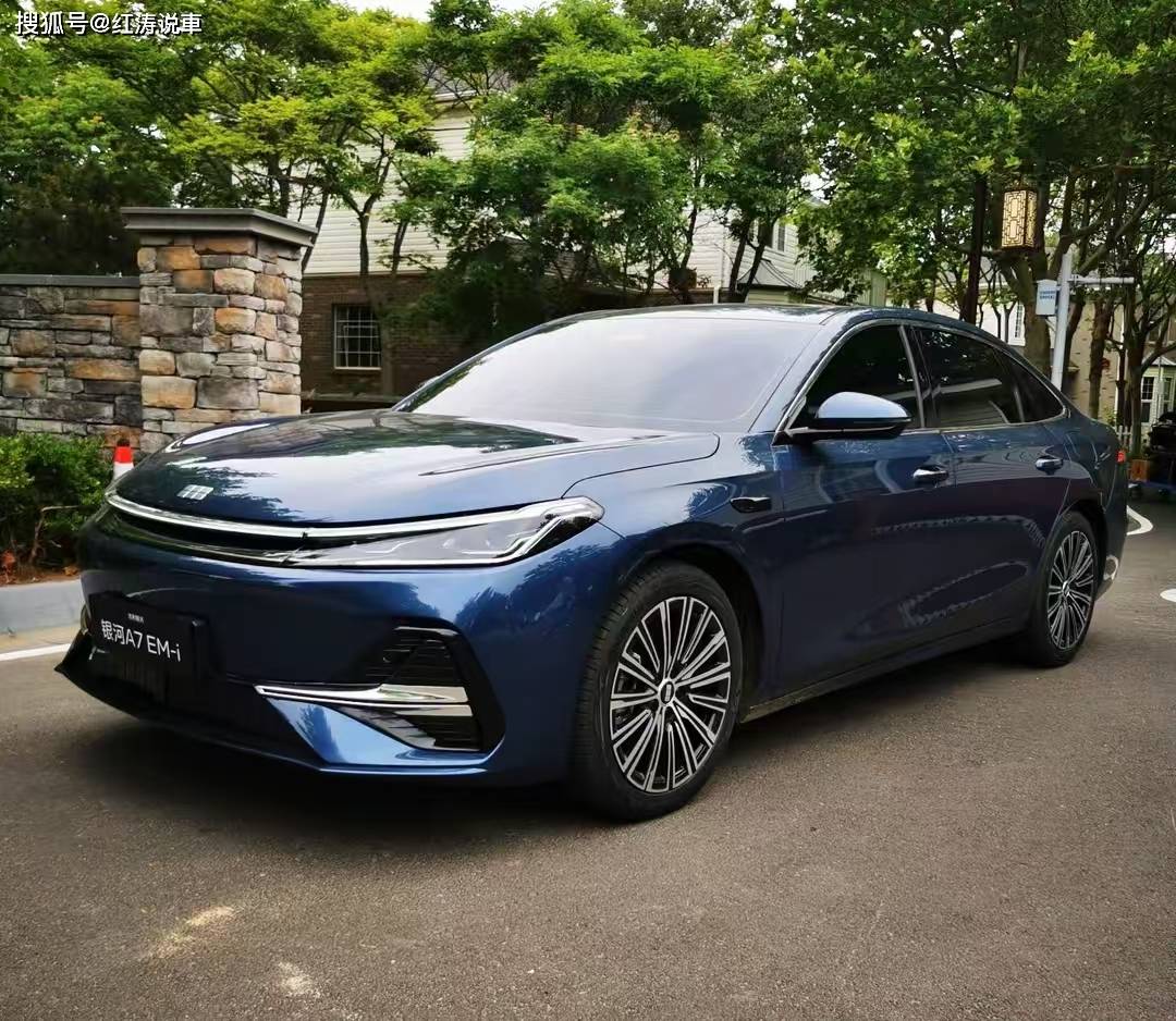 吉利又一大爆款预定 全新银河M7首秀：满油满电续航1730km