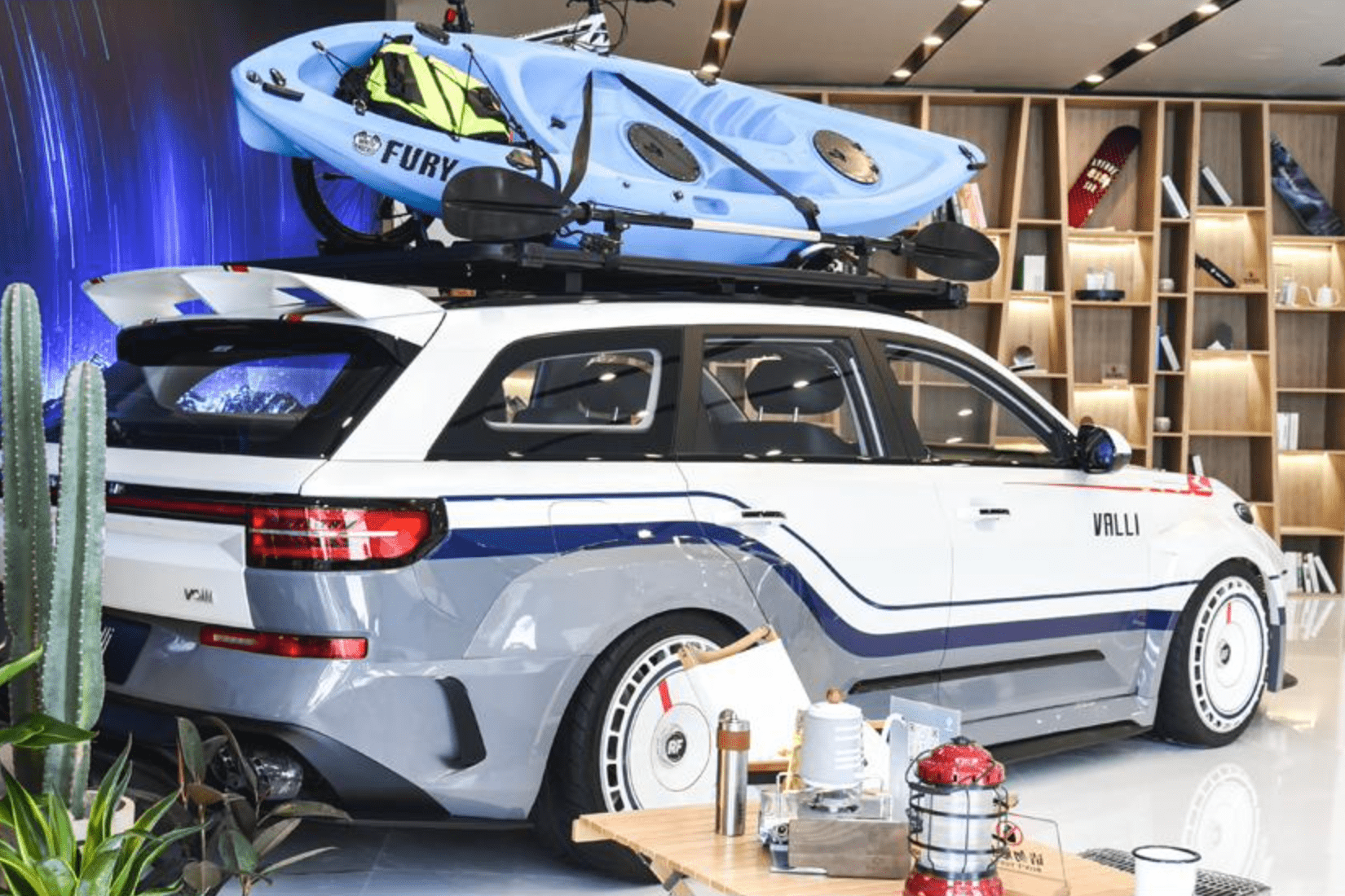 全车黑化处理 配备激进运动套件 极氪8X运动版申报信息