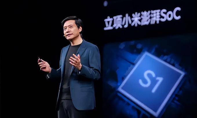 小米SU7冬测视频遭吐槽拍得一般 雷军一句回复 把谦逊刻进了骨子里