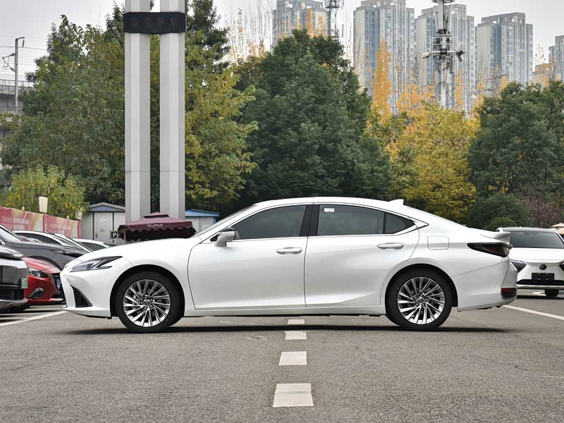 成都雷克萨斯ES降价7.50万 最低仅售22.49万