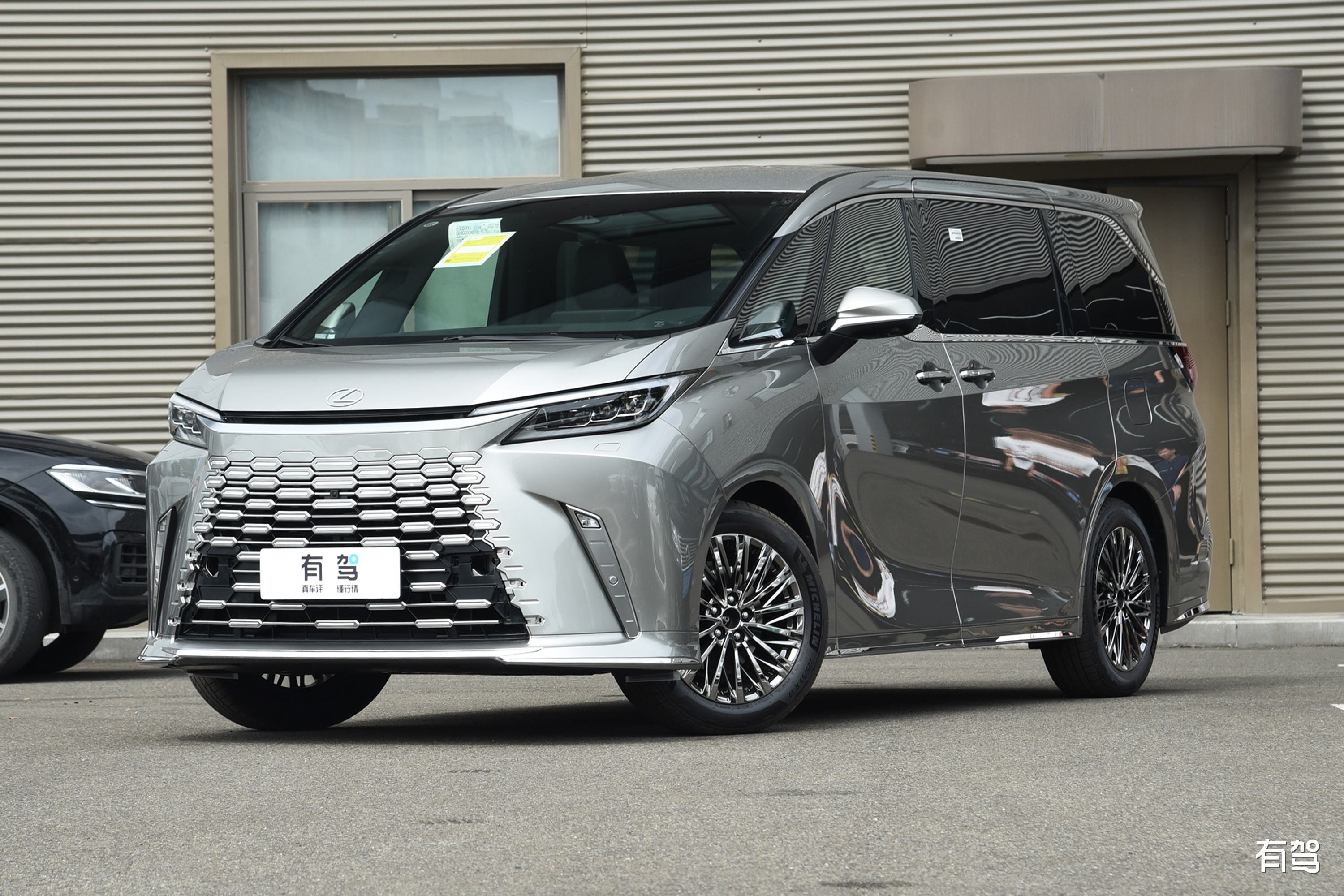 成都雷克萨斯LM欧版团购钜惠20万
