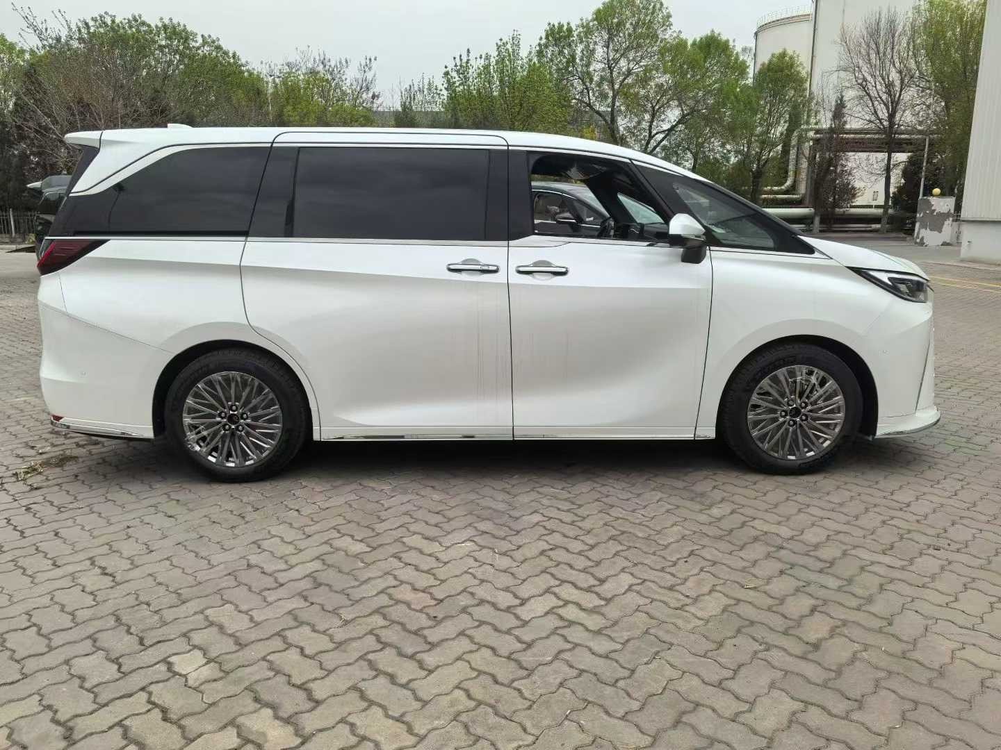 成都雷克萨斯LM欧版团购钜惠20万