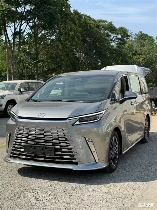 成都雷克萨斯LM亚洲版最低报价122万起 直降43万