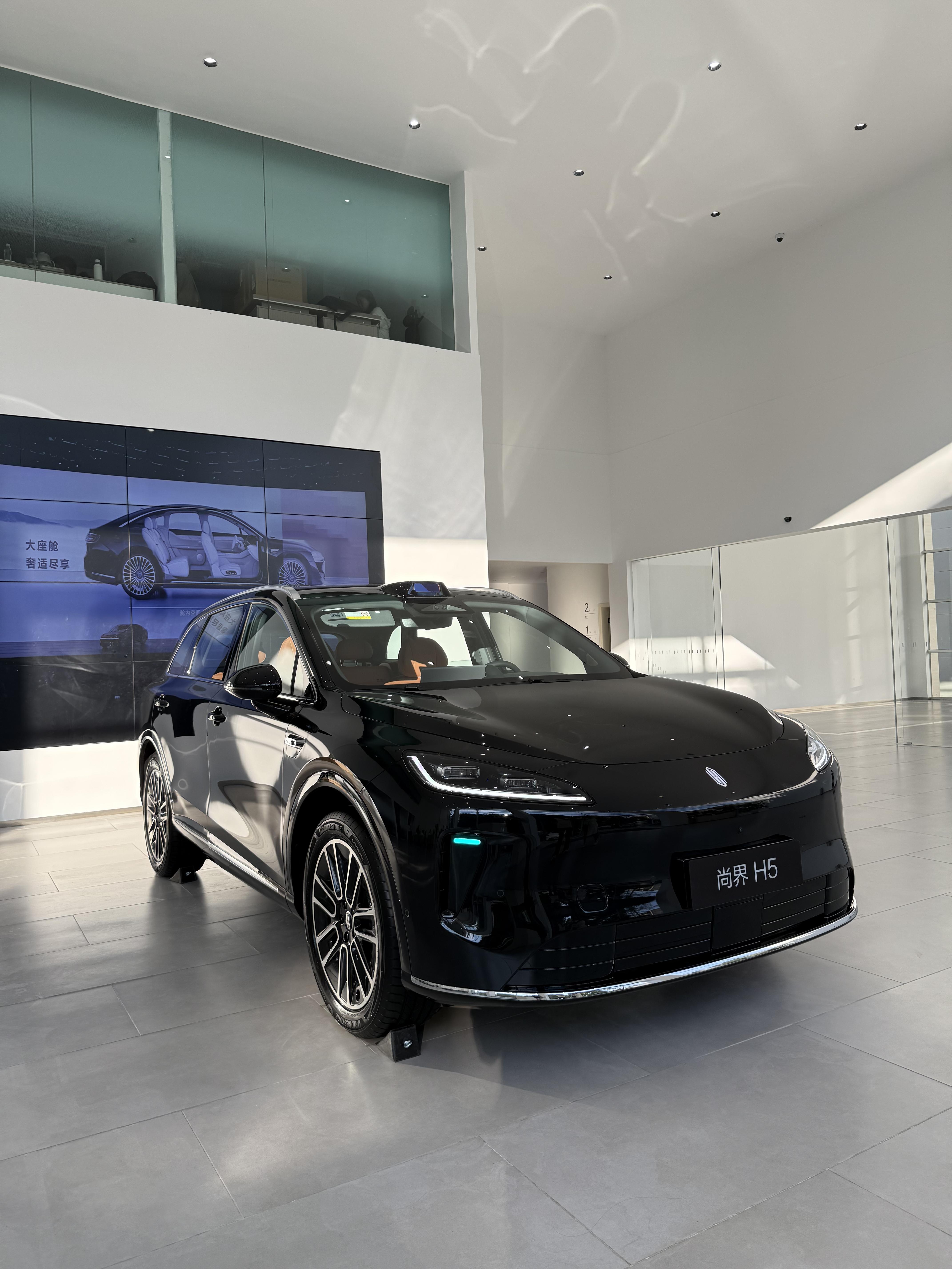 全系搭载华为途灵平台 尚界Z7实车官曝：雪地漂移太帅