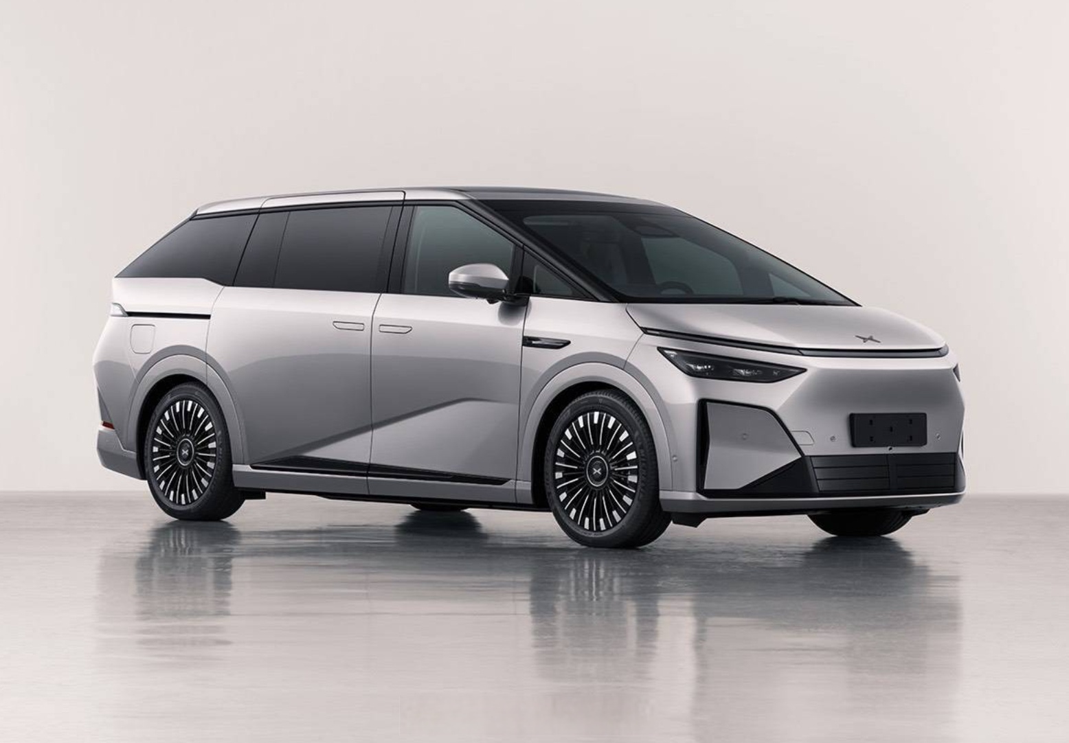 小鹏第二代VLA正式发布：通行效率比肩老司机 实测城区通行比导航预估的还快