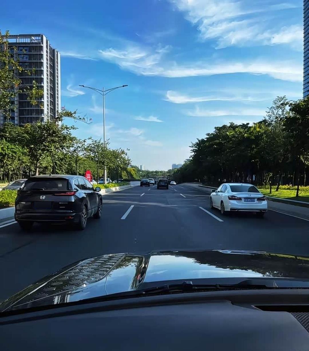 小鹏第二代VLA正式发布：通行效率比肩老司机 实测城区通行比导航预估的还快