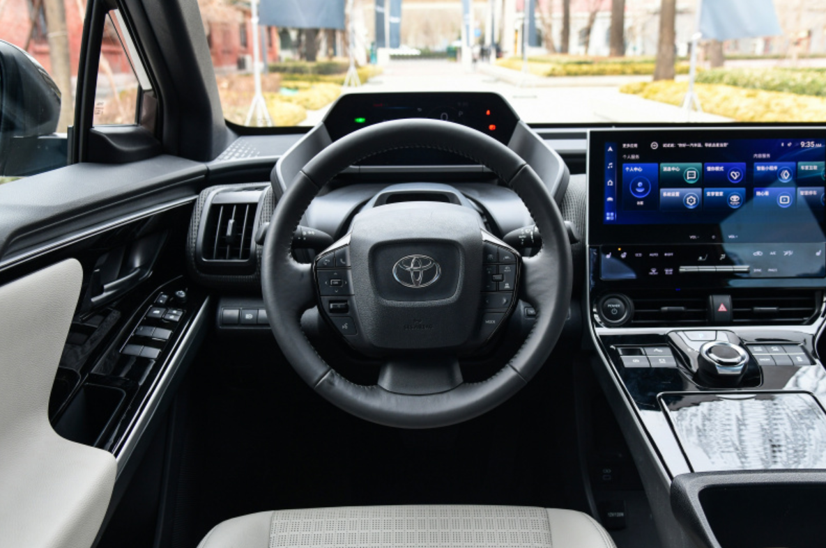 汽车以旧换新白皮书：超8成油车用户油换电 20万以上的车超7成