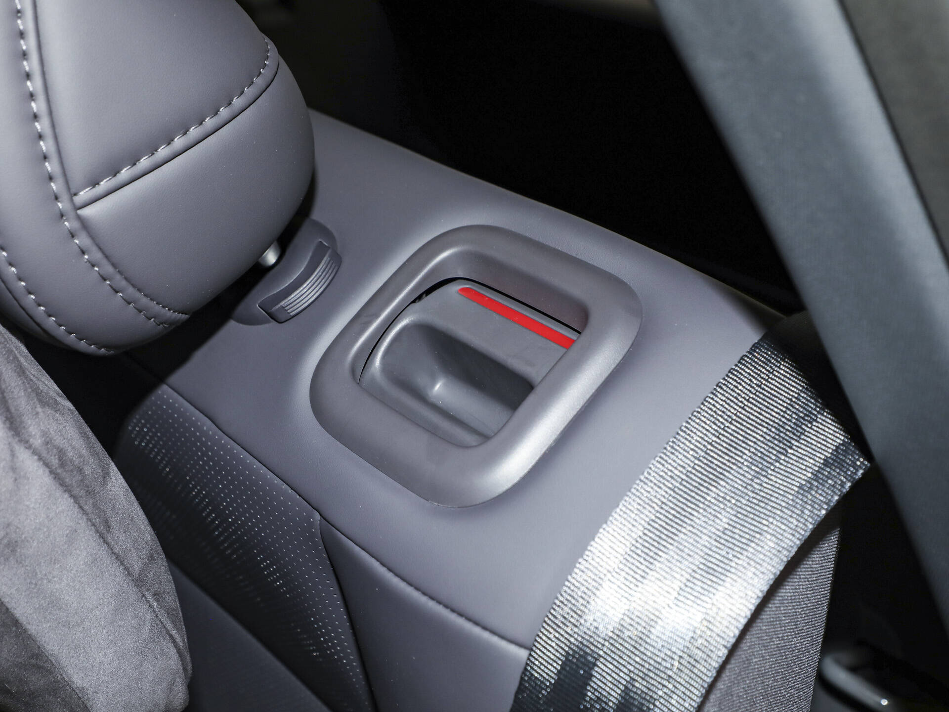 绝不是样子货！给你久违的后驱乐趣！全方位体验零跑Lafa 5