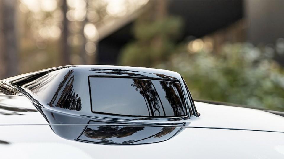 莲花CEO穿西装头顶摄像头炮轰激光雷达：放在车顶不好看