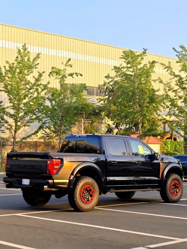福特猛禽F150高顶7座现车到店内外图解