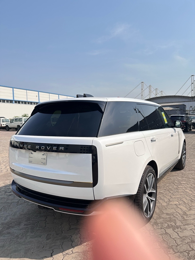 2023揽胜行政中东版促销105万起 欢迎试乘试驾