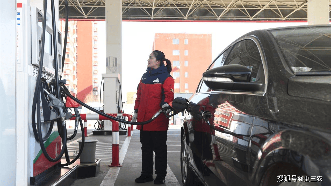 95号汽油重返8元时代！国内油价明晚将迎大涨 中国石油提醒错峰加油