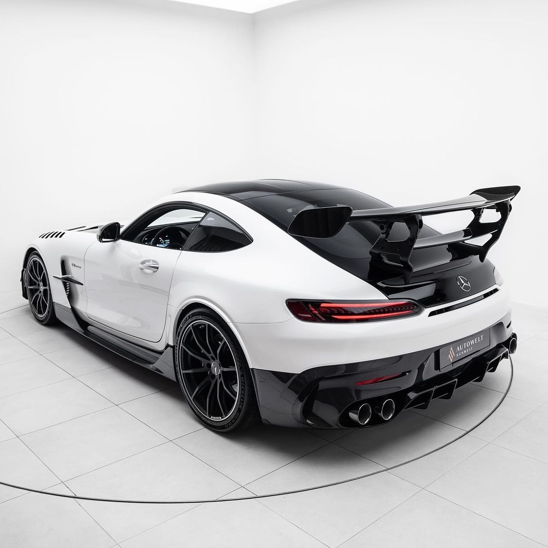 梅赛德斯-AMG GT四门轿跑车量产版内饰发布，基于AMG.EA纯电平台打造