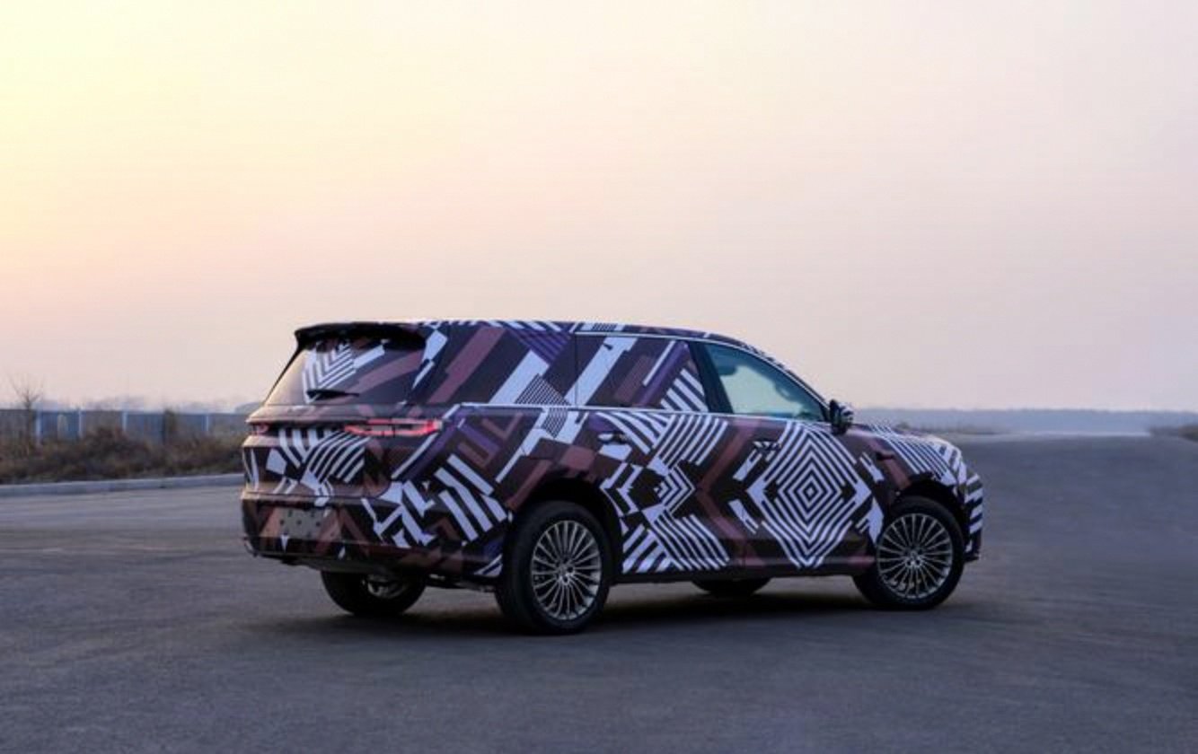 配备后轮转向+双腔空悬等 魏牌V9X实车亮相