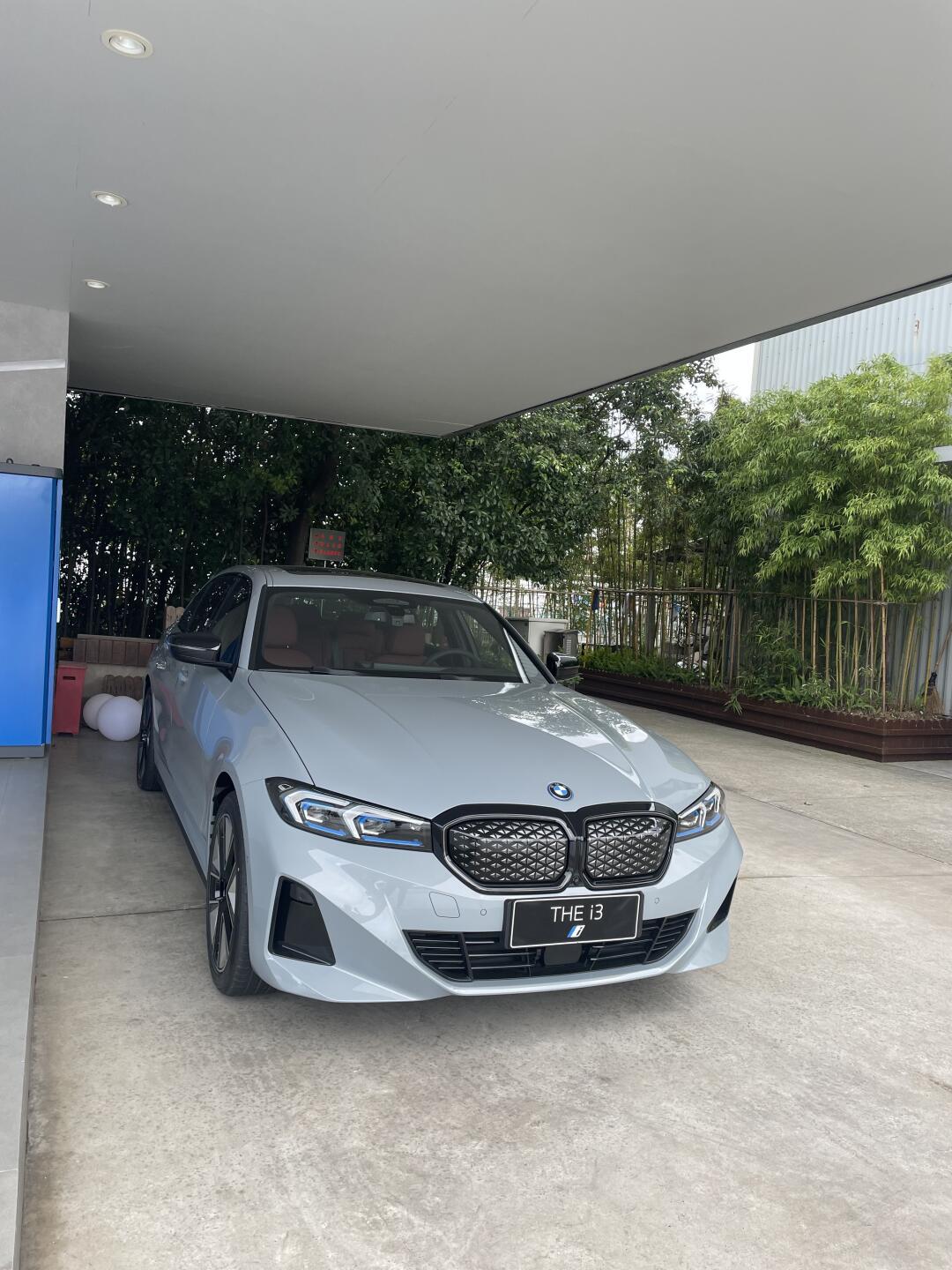 宝马i3纯电轿车完成瑞典冬季测试，3月18日将发布设计