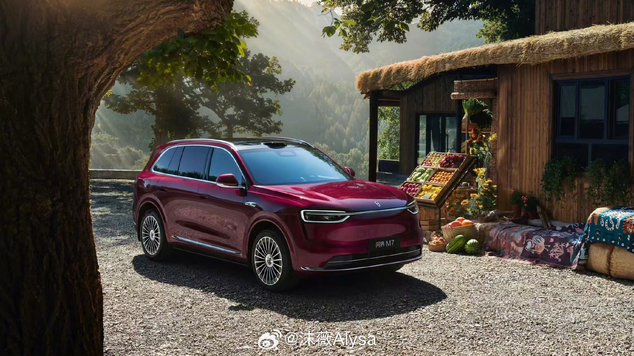 定档3月23日!余承东官宣问界M8全新瑞红、湛蓝配色上线