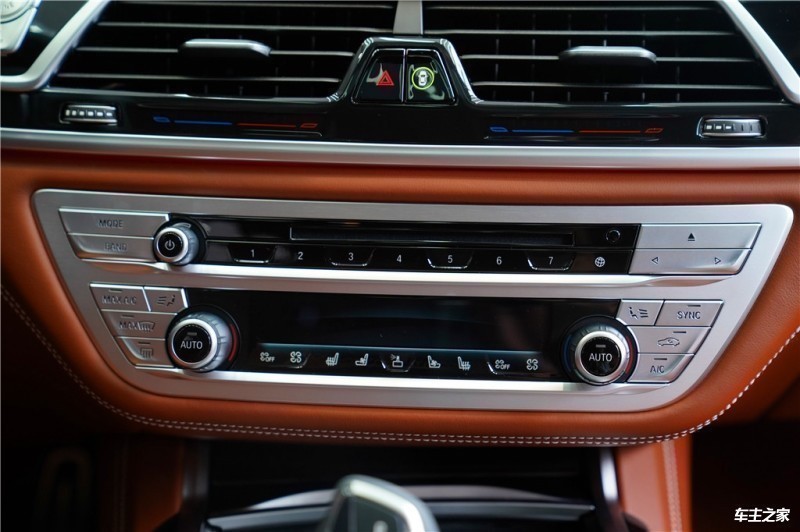 宝马M4车主因更换激光大灯支付236万越南盾维修费