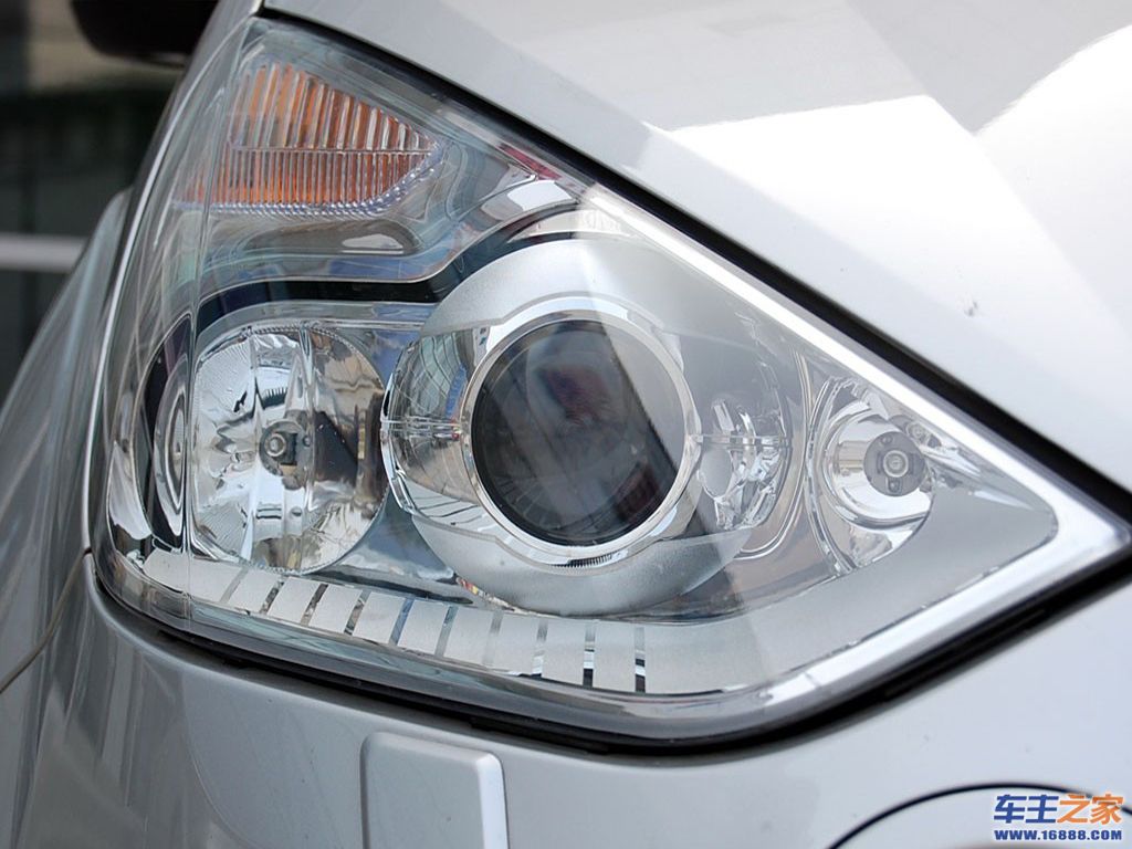 宝马M4车主因更换激光大灯支付236万越南盾维修费