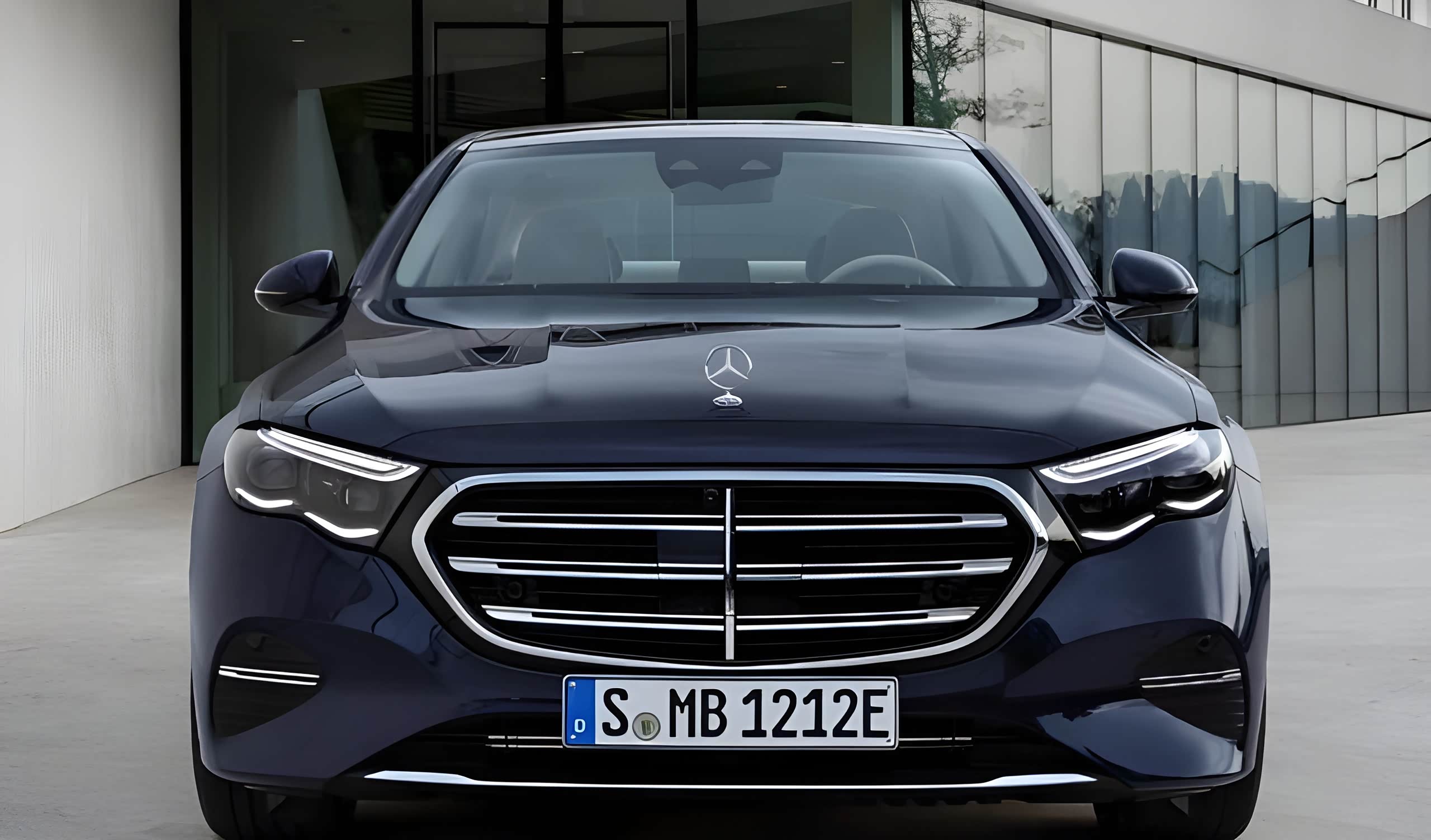 贬值近11万！奔驰E300车主过度信任智驾：以为会自动减速结果撞上变道货车